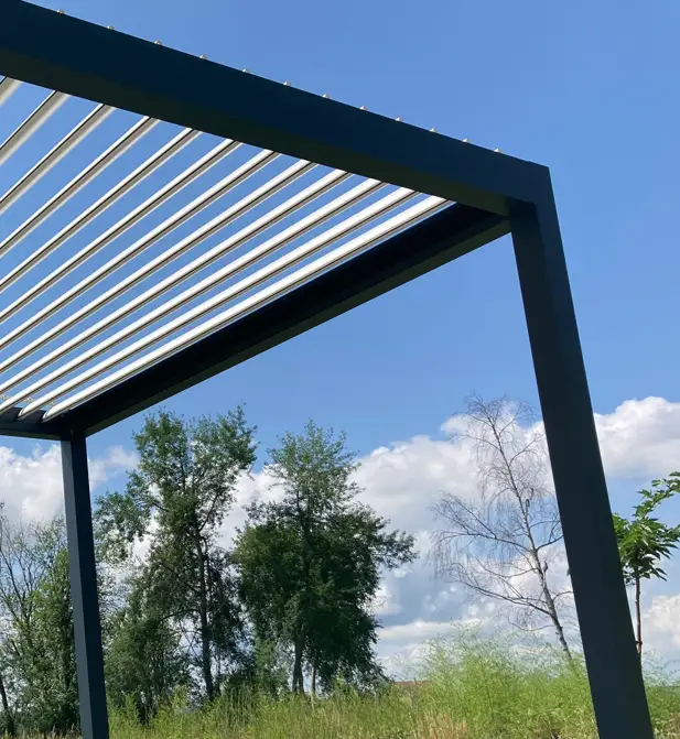Pergola bioclimatique autoportée gris anthracite
