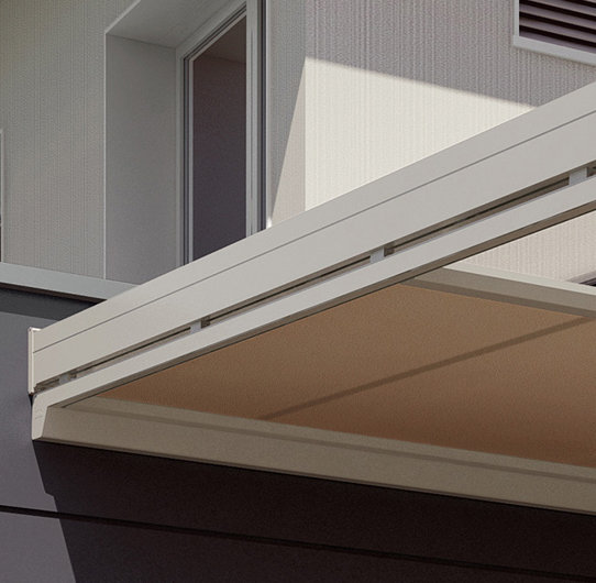 Zoom sur un store zip de toiture