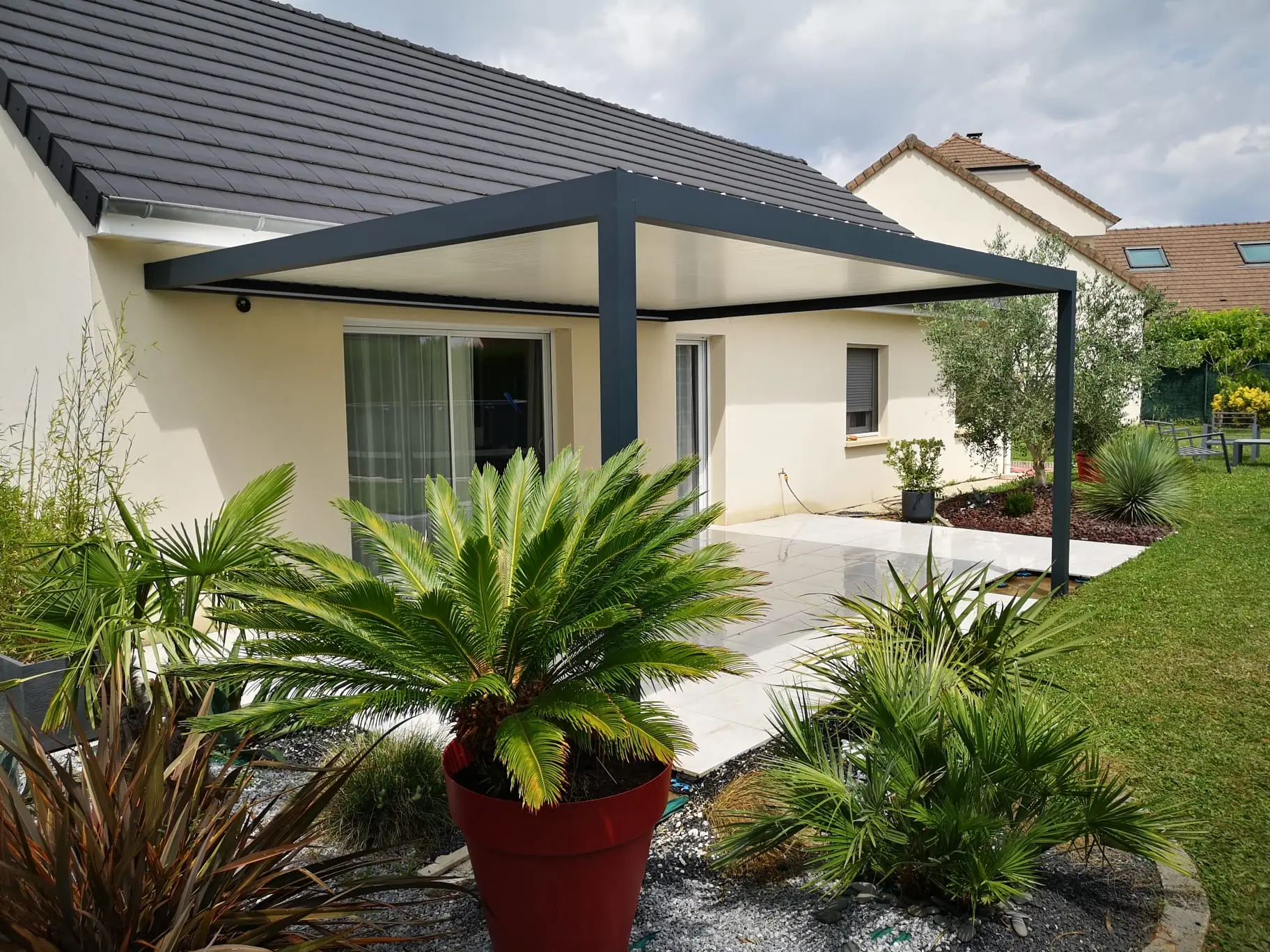 Pergola bioclimatique murale